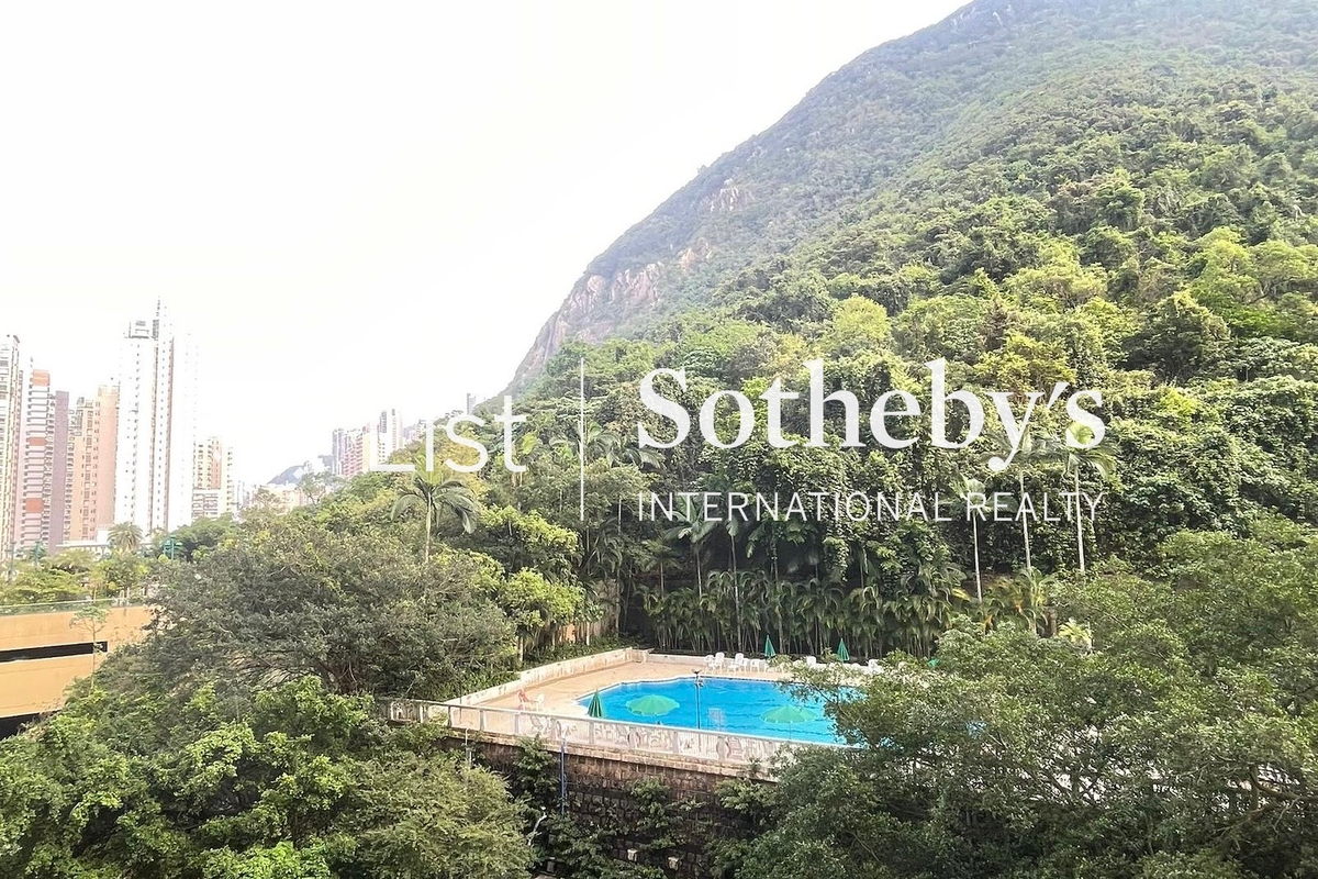 Realty Gardens 聯邦花園 | View from Living and Dining Room