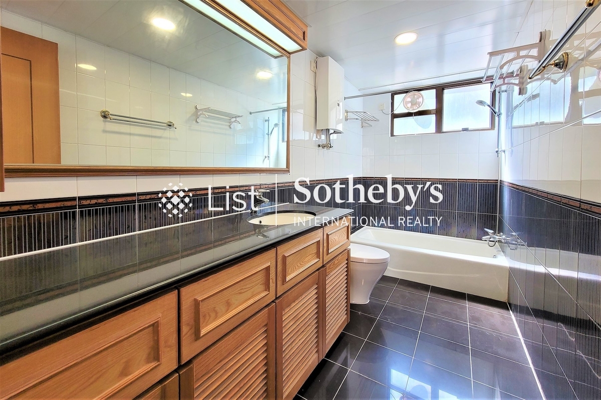 Conway Mansion 康威園 | Master Bathroom