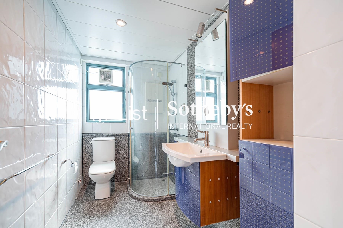 80 Robinson Road 羅便臣道80號 | Guest Bathroom