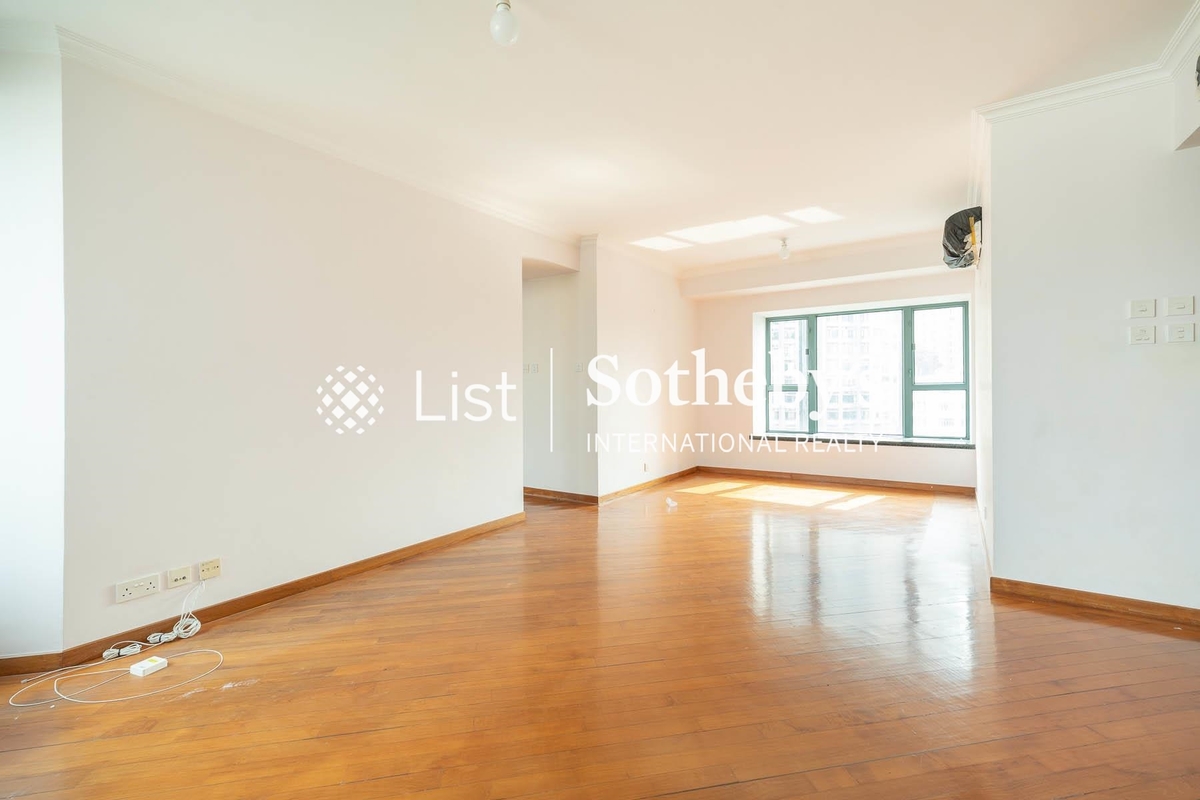 80 Robinson Road 羅便臣道80號 | Living and Dining Room