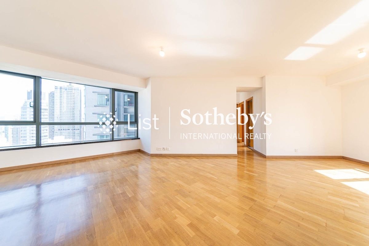 80 Robinson Road 罗便臣道80号 | Living and Dining Room