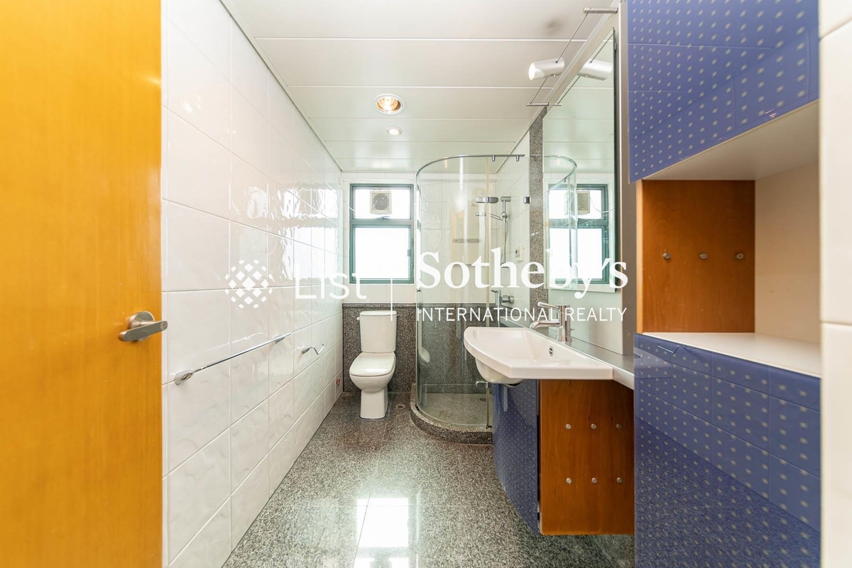 80 Robinson Road 罗便臣道80号 | Master Bathroom