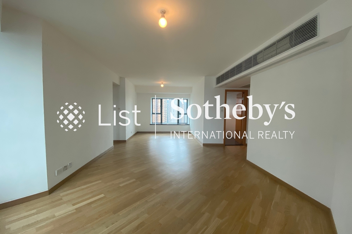 80 Robinson Road 罗便臣道80号 | Living and Dining Room