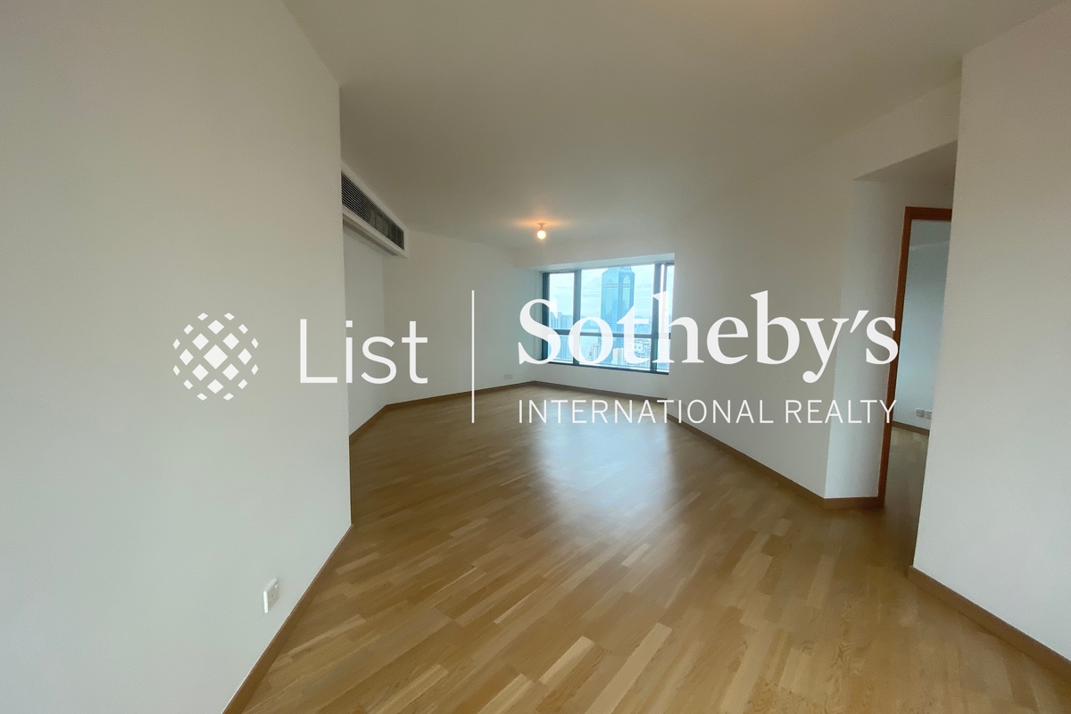 80 Robinson Road 罗便臣道80号 | Living and Dining Room