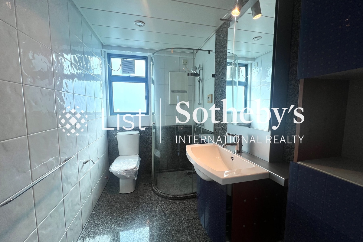 80 Robinson Road 羅便臣道80號 | Guest Bathroom