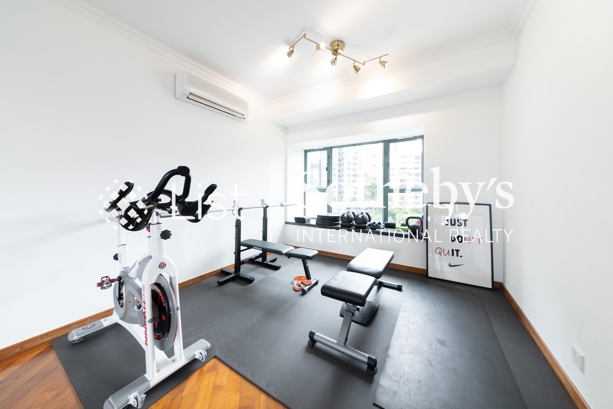 80 Robinson Road 羅便臣道80號 | Living and Dining Room