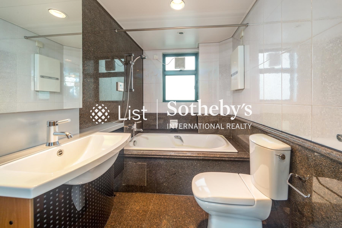 80 Robinson Road 羅便臣道80號 | Master Bathroom