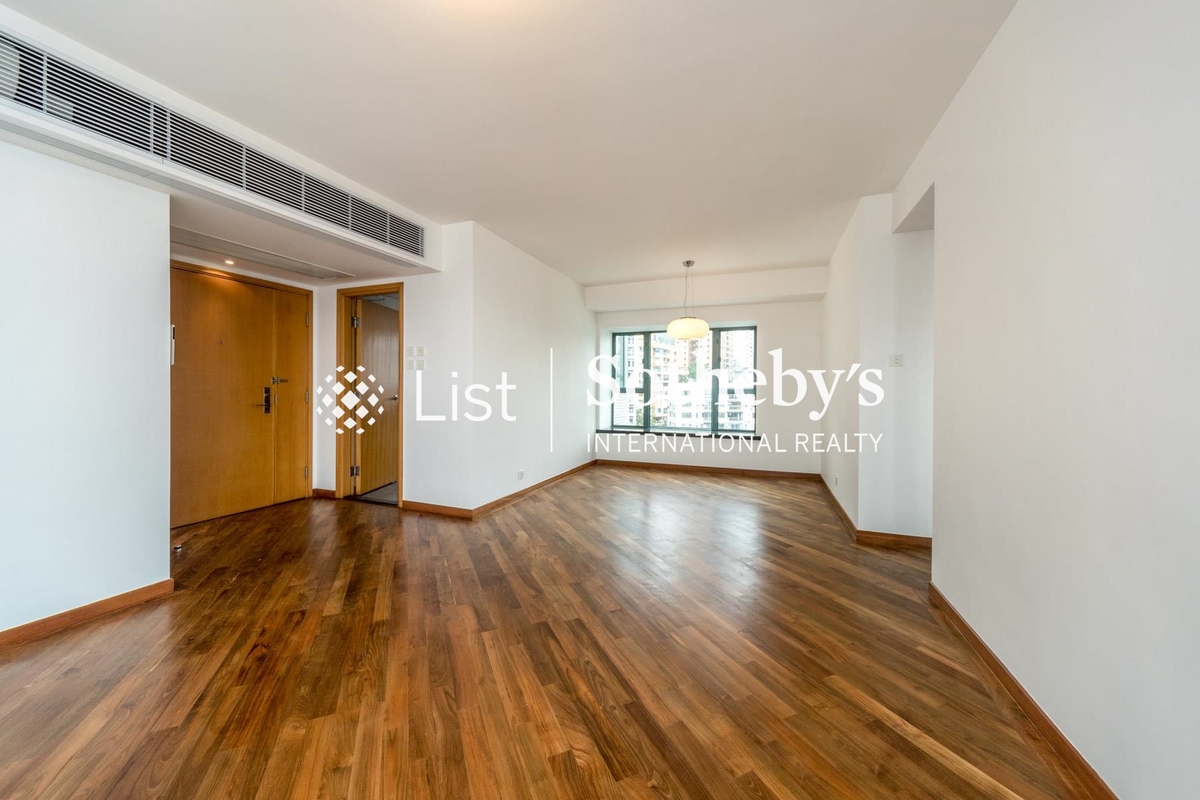 80 Robinson Road 羅便臣道80號 | Living and Dining Room