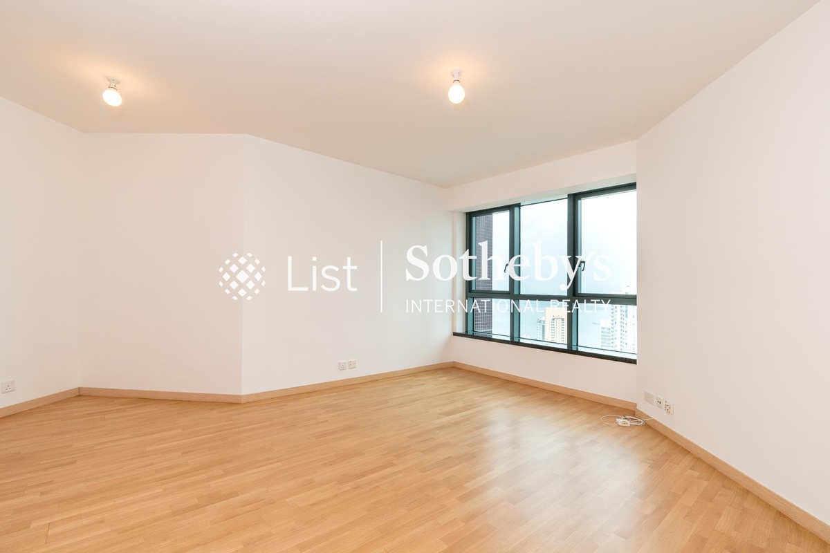 80 Robinson Road 羅便臣道80號 | Living and Dining Room