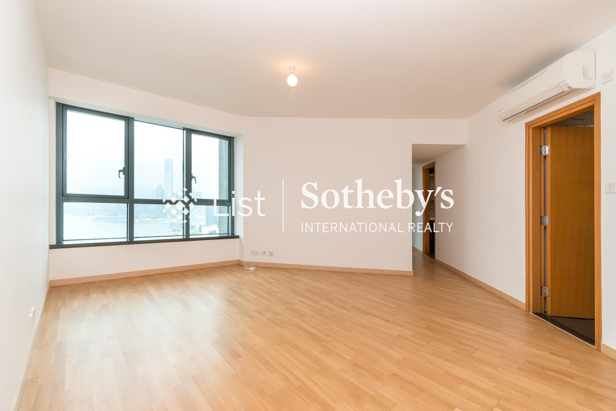 80 Robinson Road 羅便臣道80號 | Living and Dining Room