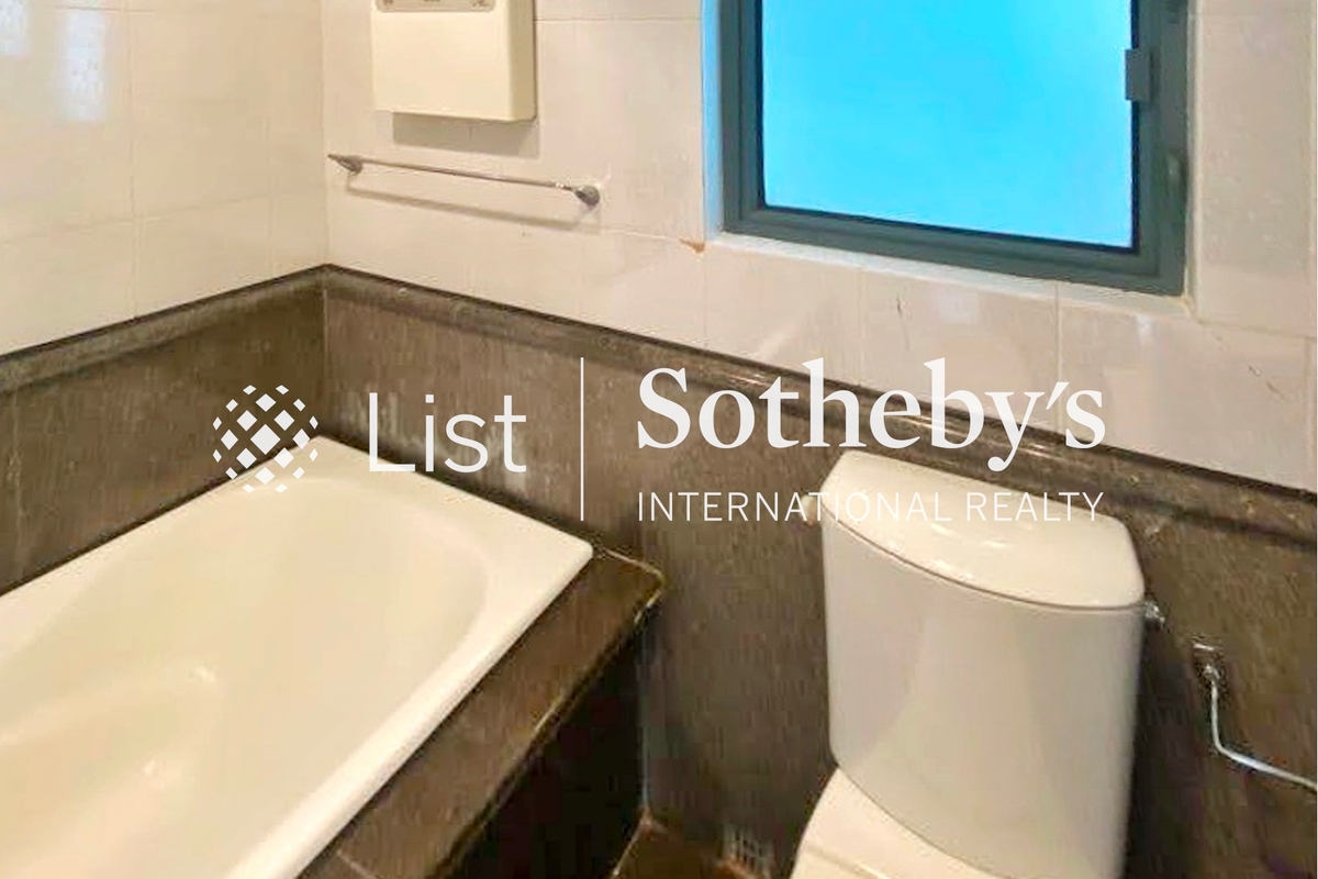 80 Robinson Road 罗便臣道80号 | Master Bathroom