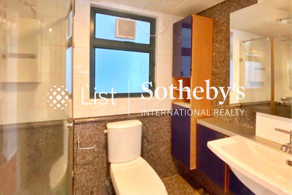 80 Robinson Road 罗便臣道80号 | Guest Bathroom