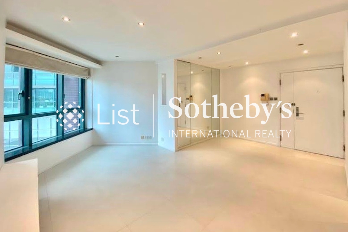 80 Robinson Road 罗便臣道80号 | Living and Dining Room