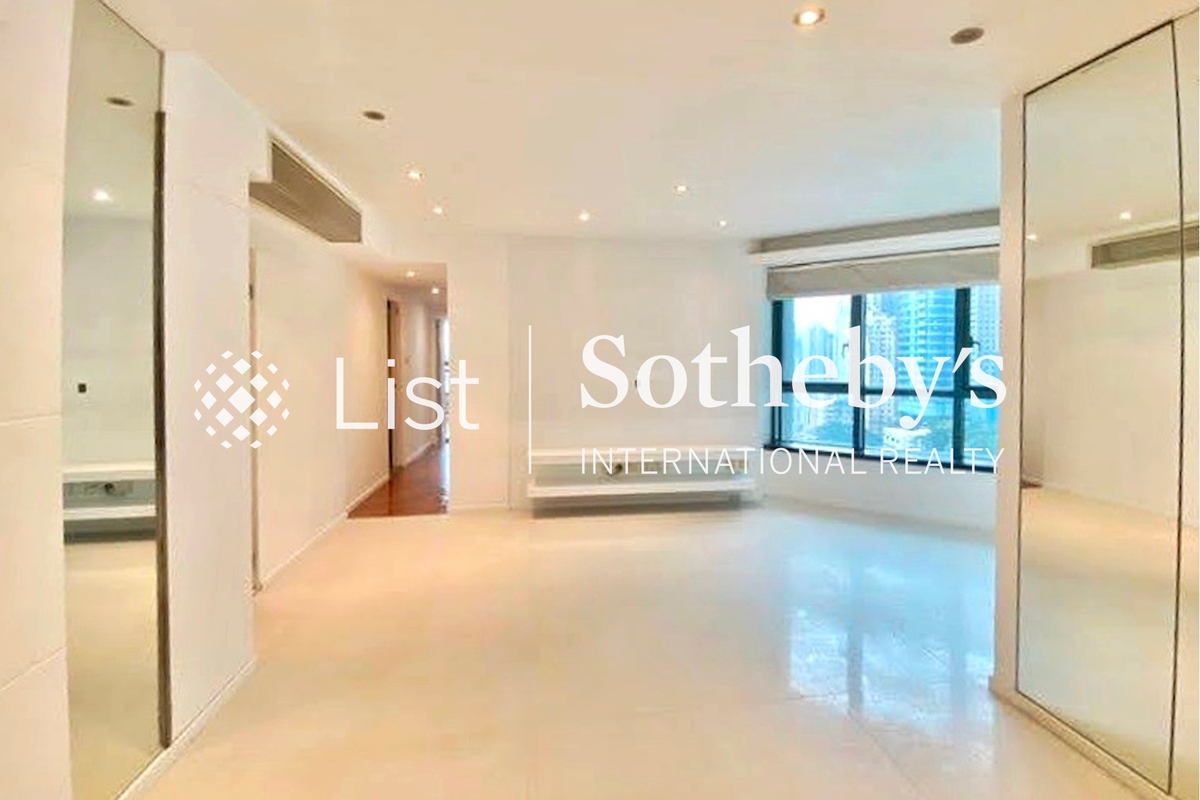 80 Robinson Road 罗便臣道80号 | Living and Dining Room