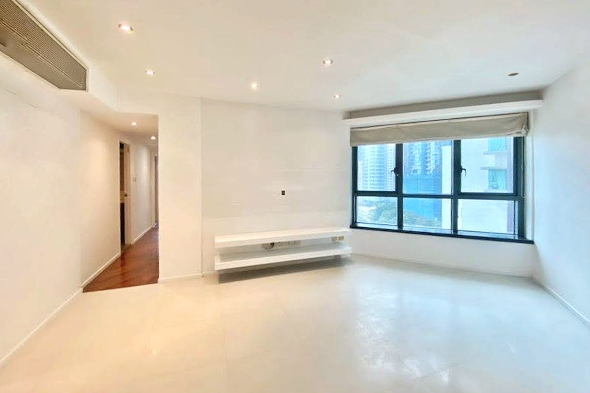 80 Robinson Road 羅便臣道80號 | Living and Dining Room