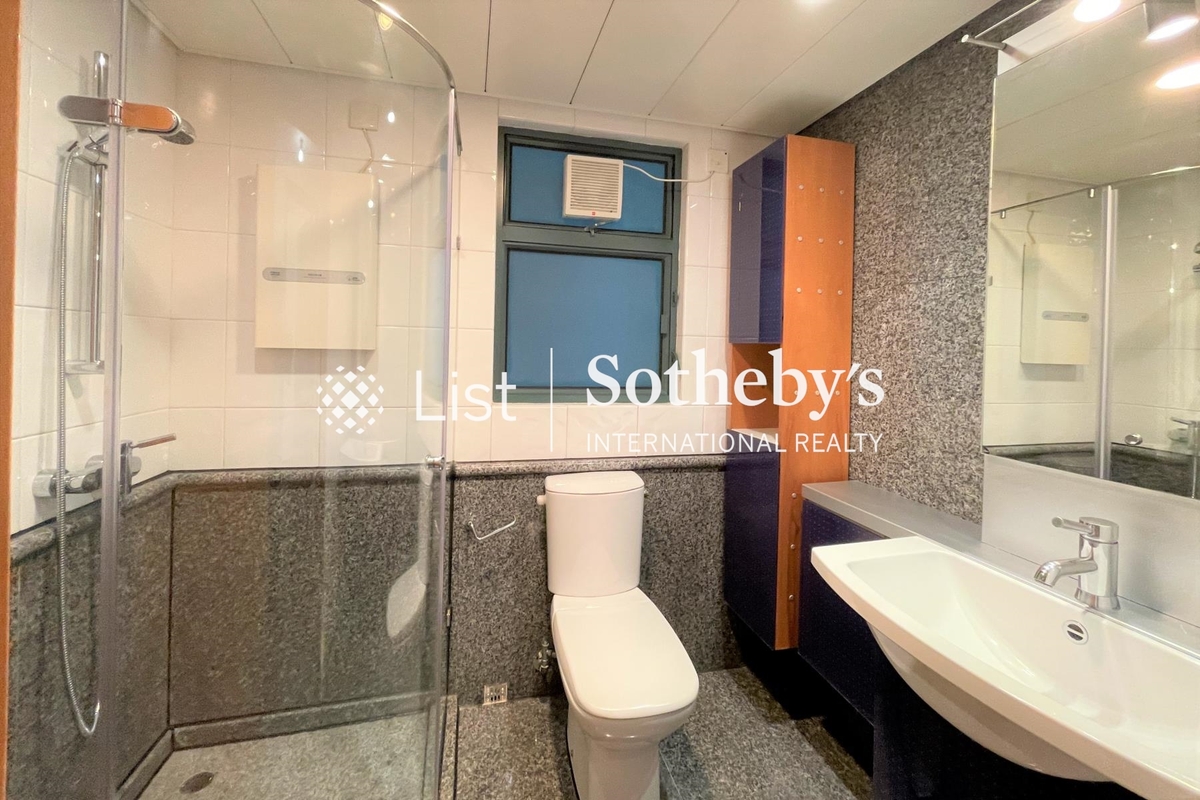 80 Robinson Road 羅便臣道80號 | Guest Bathroom