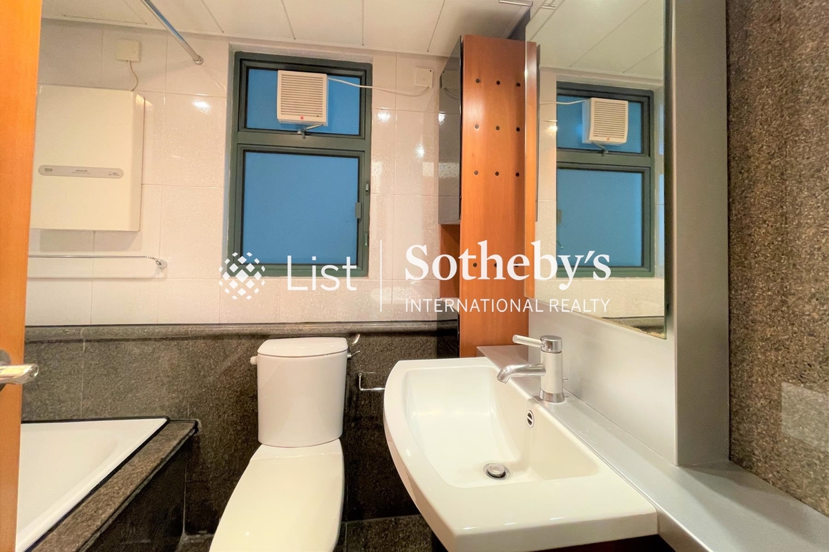 80 Robinson Road 羅便臣道80號 | Master Bathroom