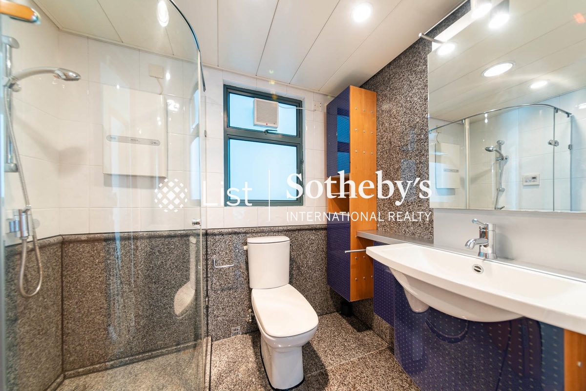 80 Robinson Road 羅便臣道80號 | Guest Bathroom