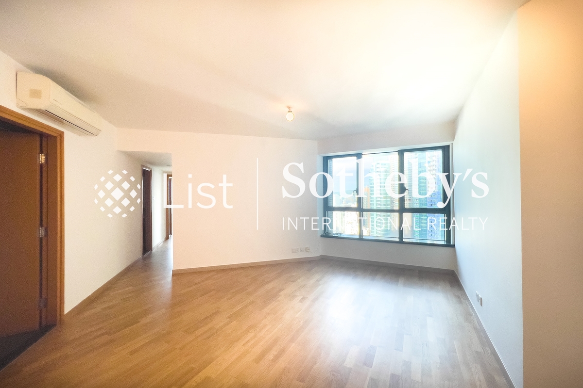 80 Robinson Road 羅便臣道80號 | Living and Dining Room