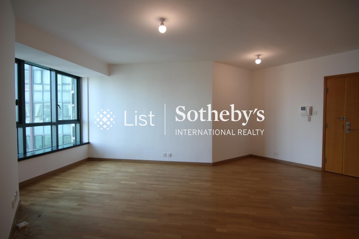 80 Robinson Road 羅便臣道80號 | Living and Dining Room