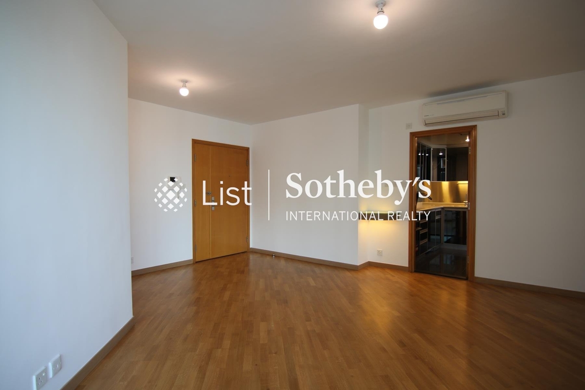 80 Robinson Road 羅便臣道80號 | Living and Dining Room