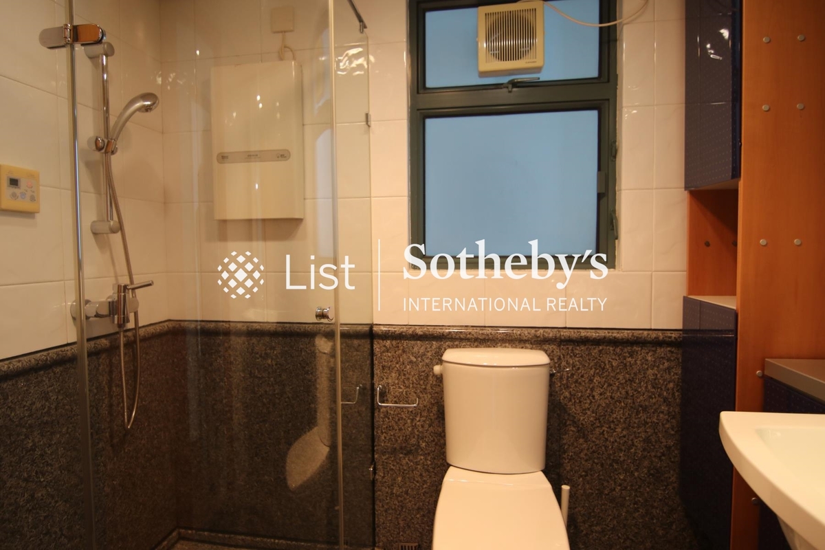 80 Robinson Road 羅便臣道80號 | Guest Bathroom