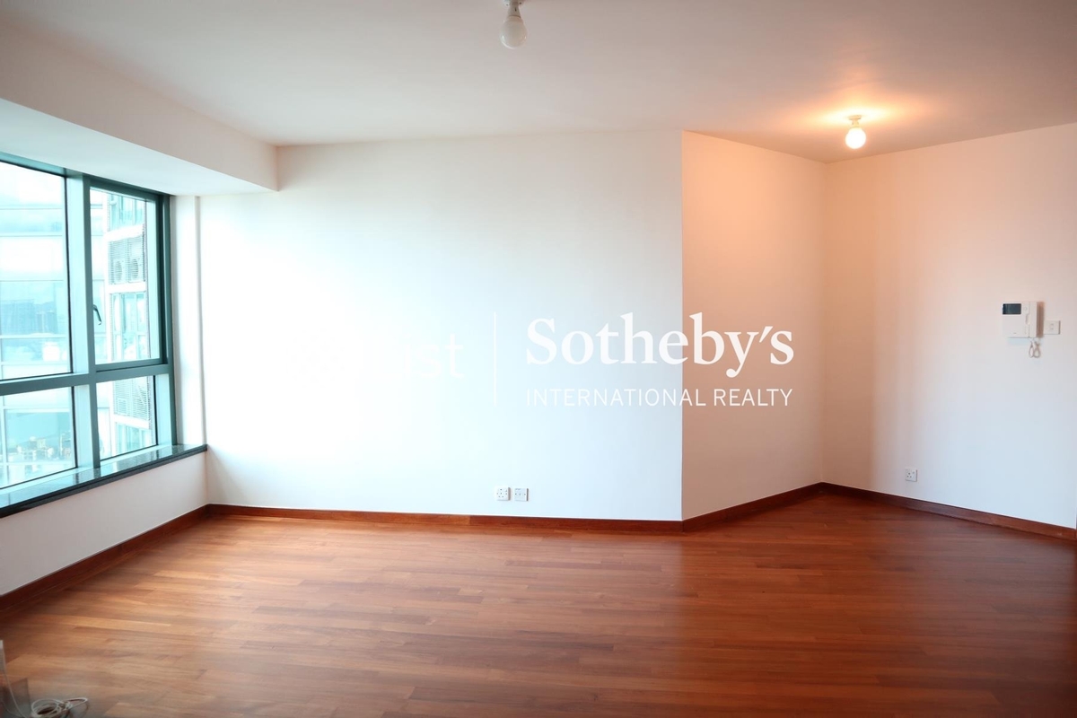 80 Robinson Road 羅便臣道80號 | Living and Dining Room