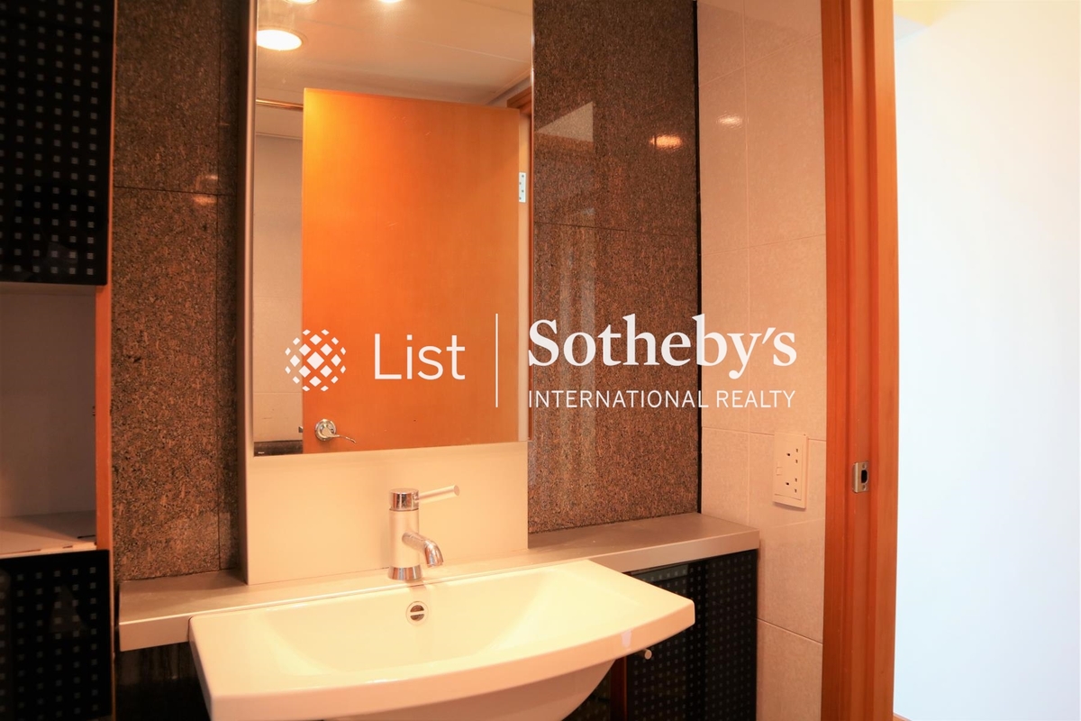 80 Robinson Road 羅便臣道80號 | Master Bathroom