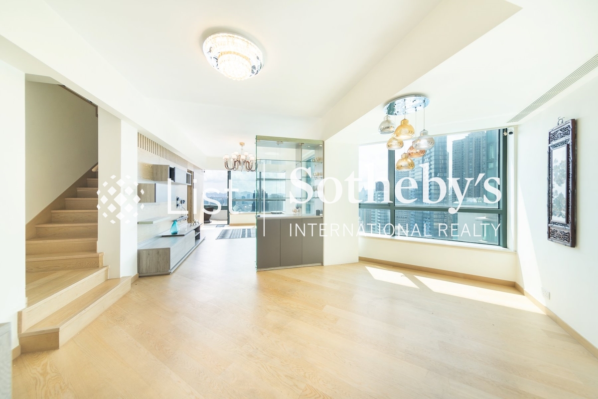 80 Robinson Road 羅便臣道80號 | Living and Dining Room