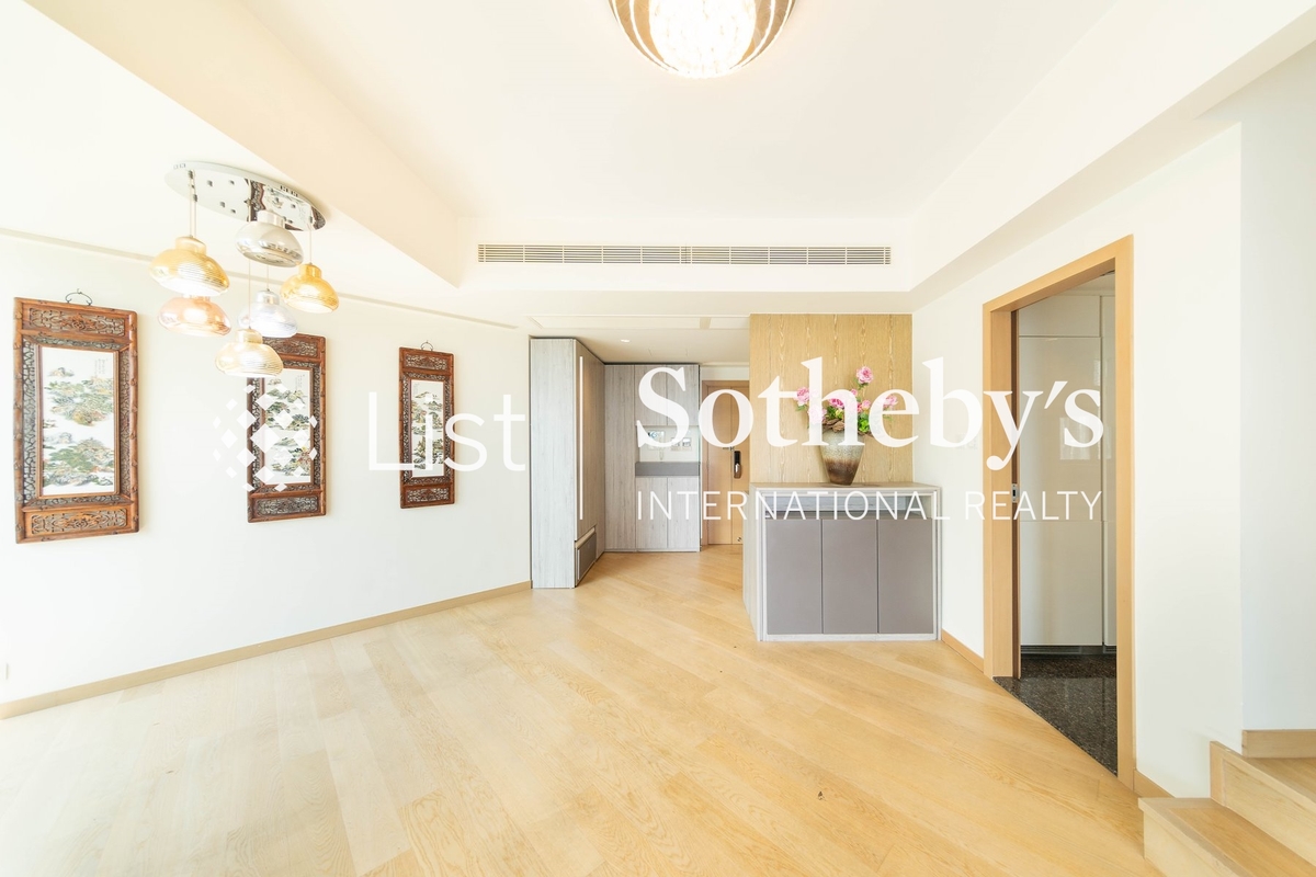 80 Robinson Road 羅便臣道80號 | Living and Dining Room