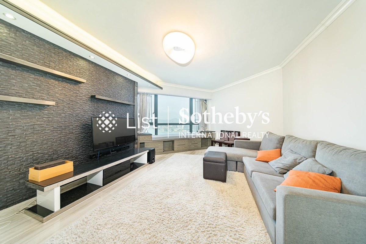 80 Robinson Road 羅便臣道80號 | Living and Dining Room