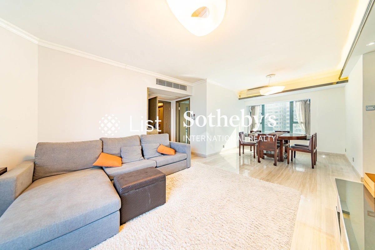 80 Robinson Road 羅便臣道80號 | Living and Dining Room