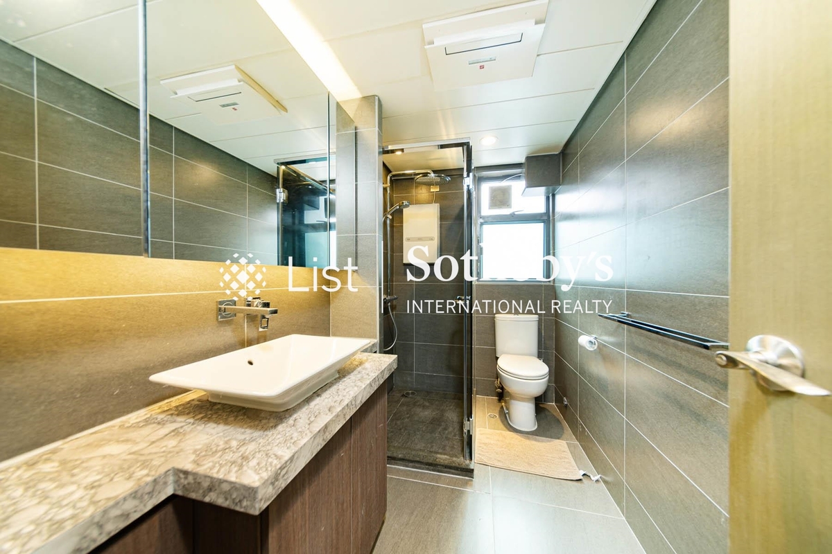 80 Robinson Road 羅便臣道80號 | Guest Bathroom