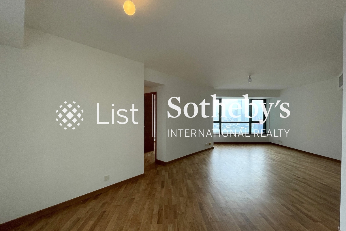 80 Robinson Road 羅便臣道80號 | Living and Dining Room