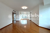 80 Robinson Road 罗便臣道80号 | Living and Dining Room