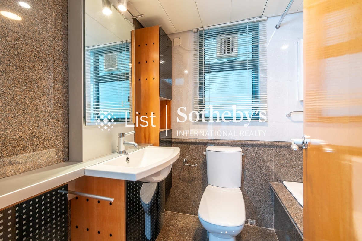 80 Robinson Road 羅便臣道80號 | Master Bathroom