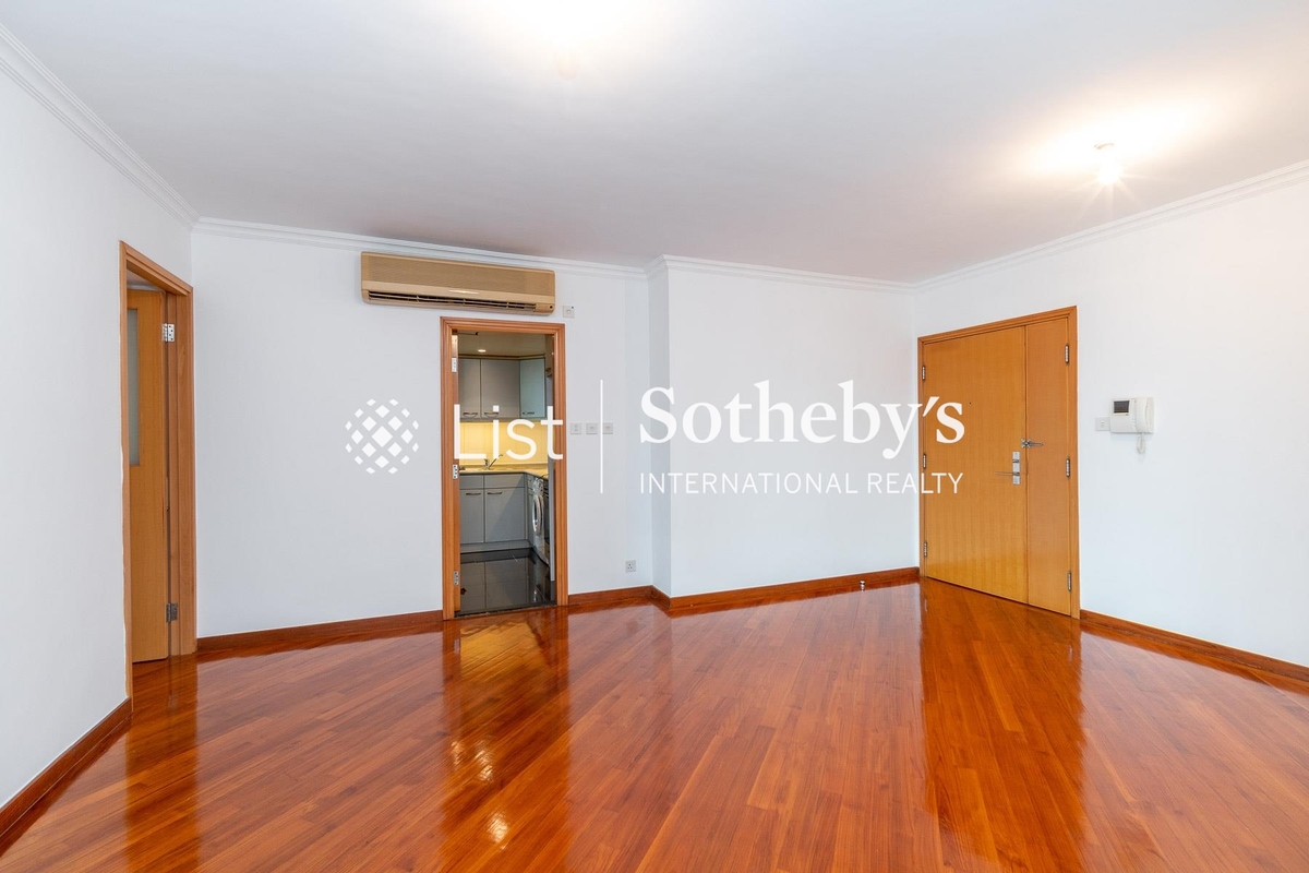 80 Robinson Road 羅便臣道80號 | Living and Dining Room