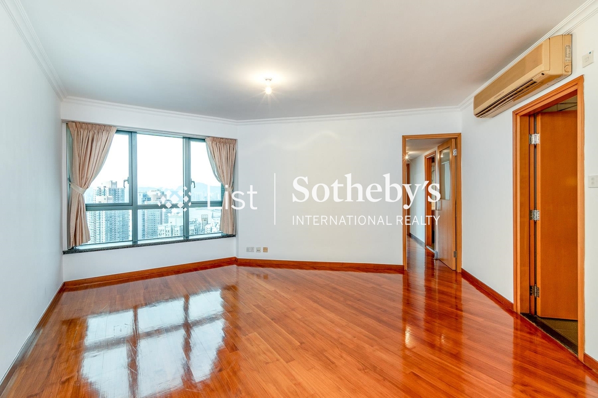 80 Robinson Road 羅便臣道80號 | Living and Dining Room