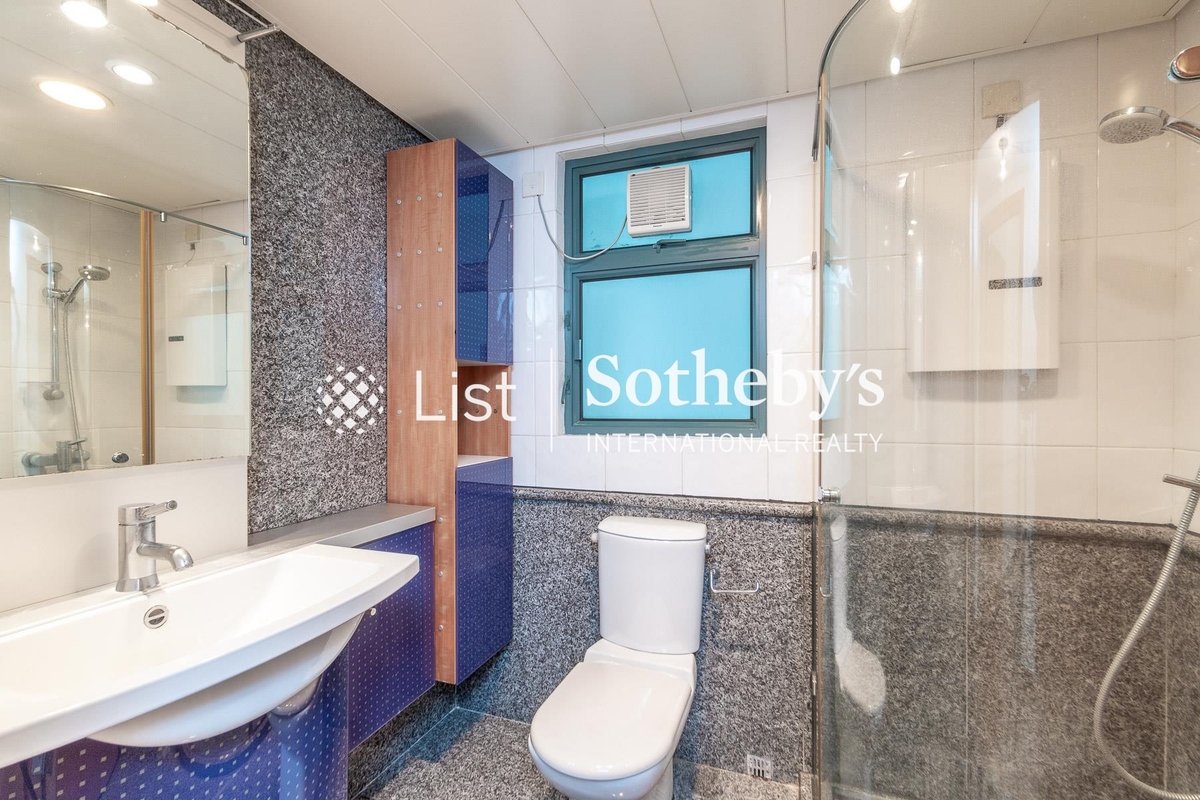 80 Robinson Road 羅便臣道80號 | Guest Bathroom