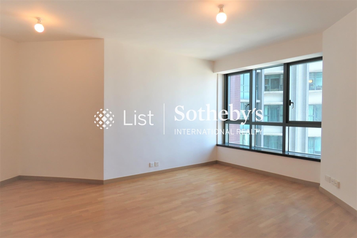 80 Robinson Road 羅便臣道80號 | Living and Dining Room