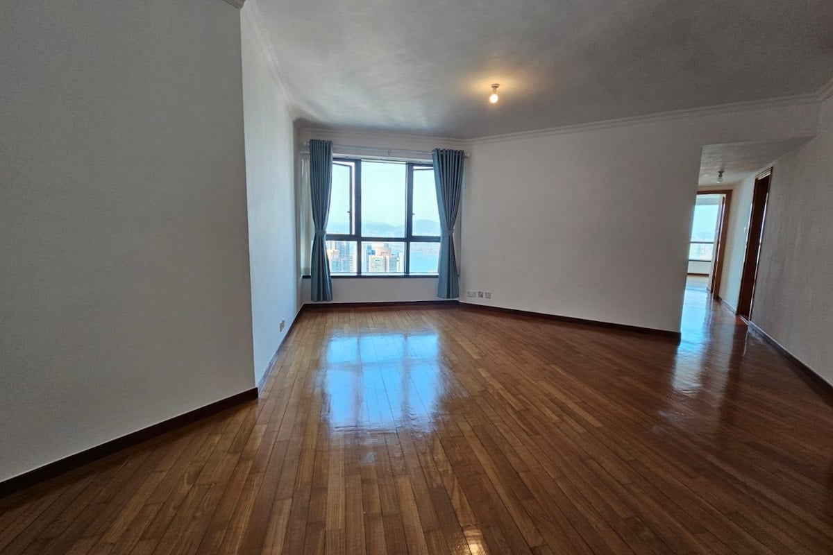 80 Robinson Road 罗便臣道80号 | Living and Dining Room