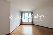 80 Robinson Road 罗便臣道80号 | Living and Dining Room