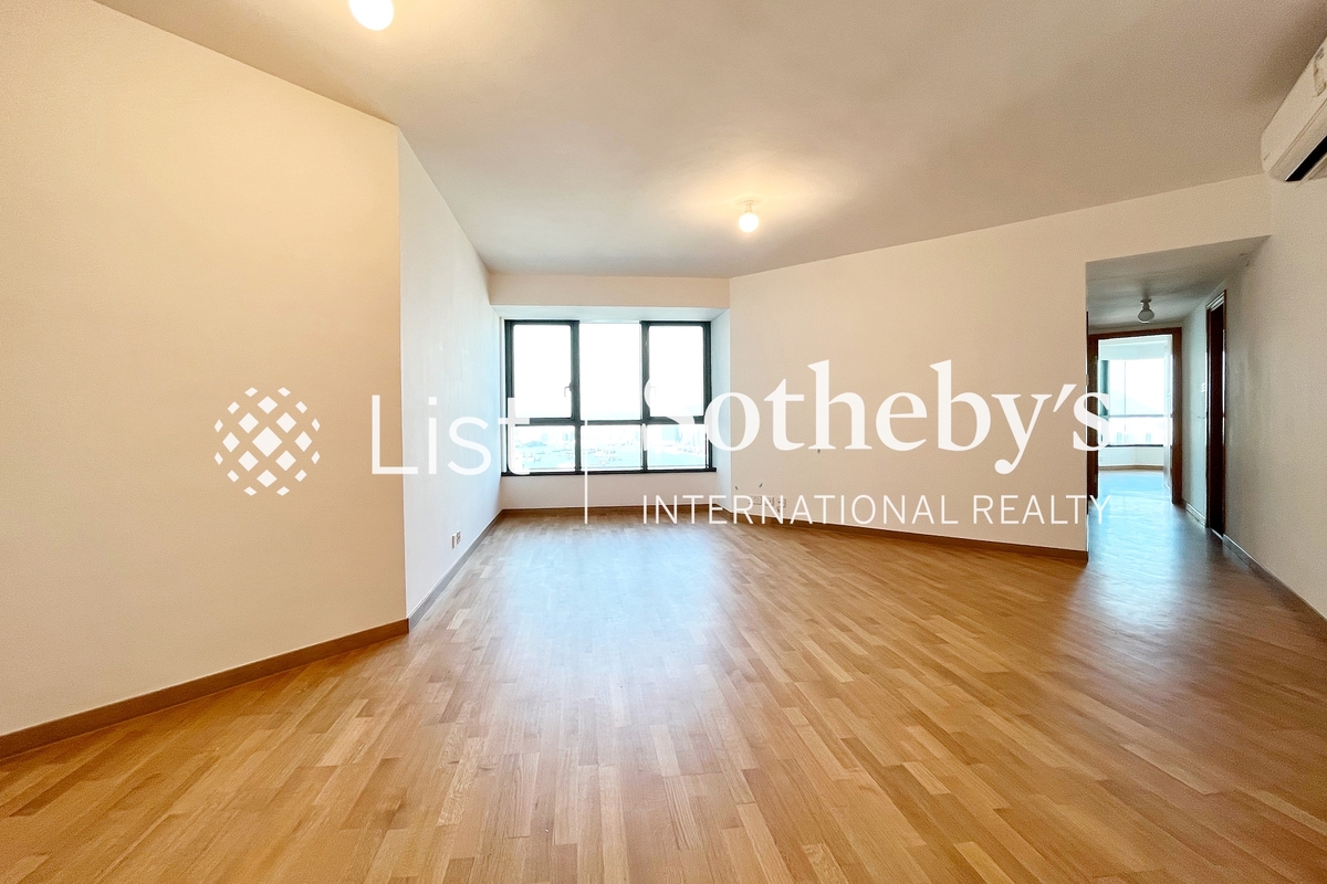 80 Robinson Road 羅便臣道80號 | Living and Dining Room