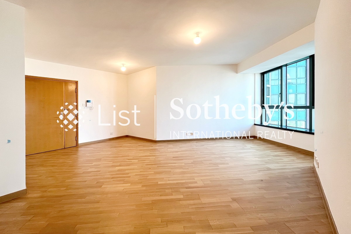 80 Robinson Road 羅便臣道80號 | Living and Dining Room