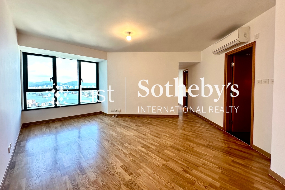 80 Robinson Road 罗便臣道80号 | Living and Dining Room