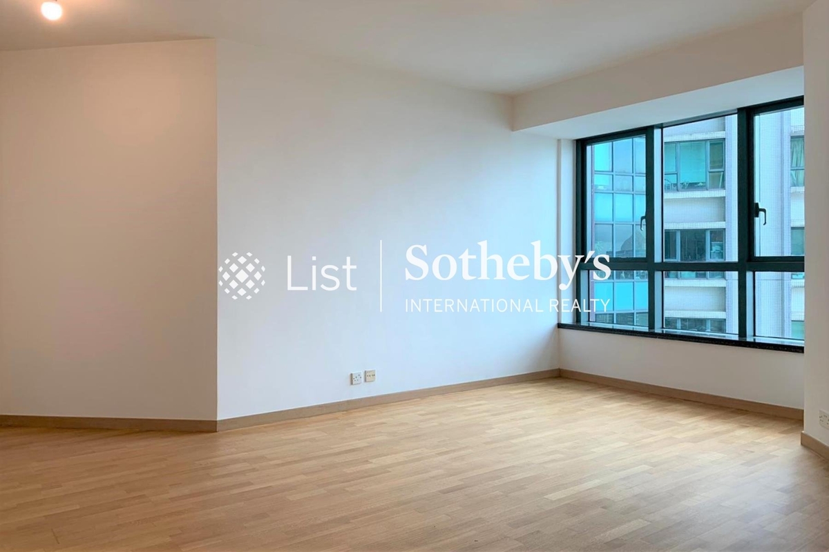 80 Robinson Road 羅便臣道80號 | Living and Dining Room