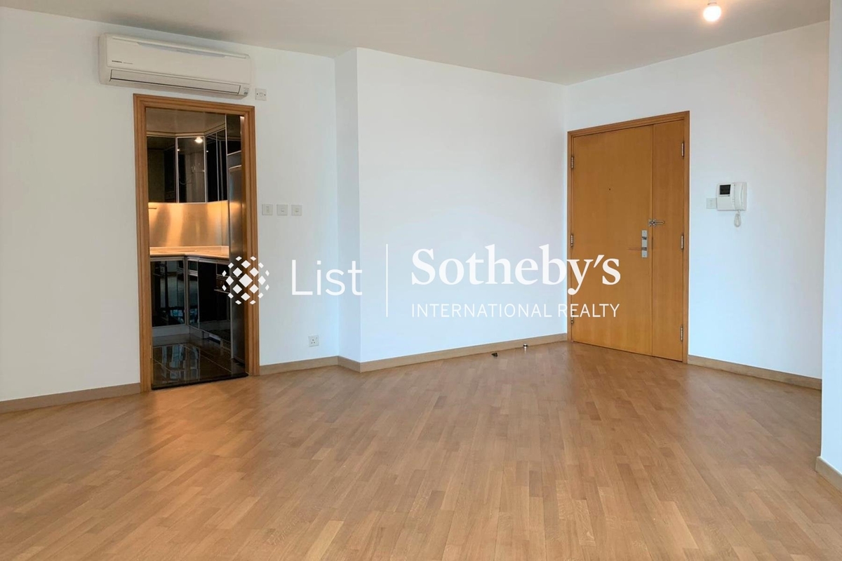 80 Robinson Road 羅便臣道80號 | Living and Dining Room