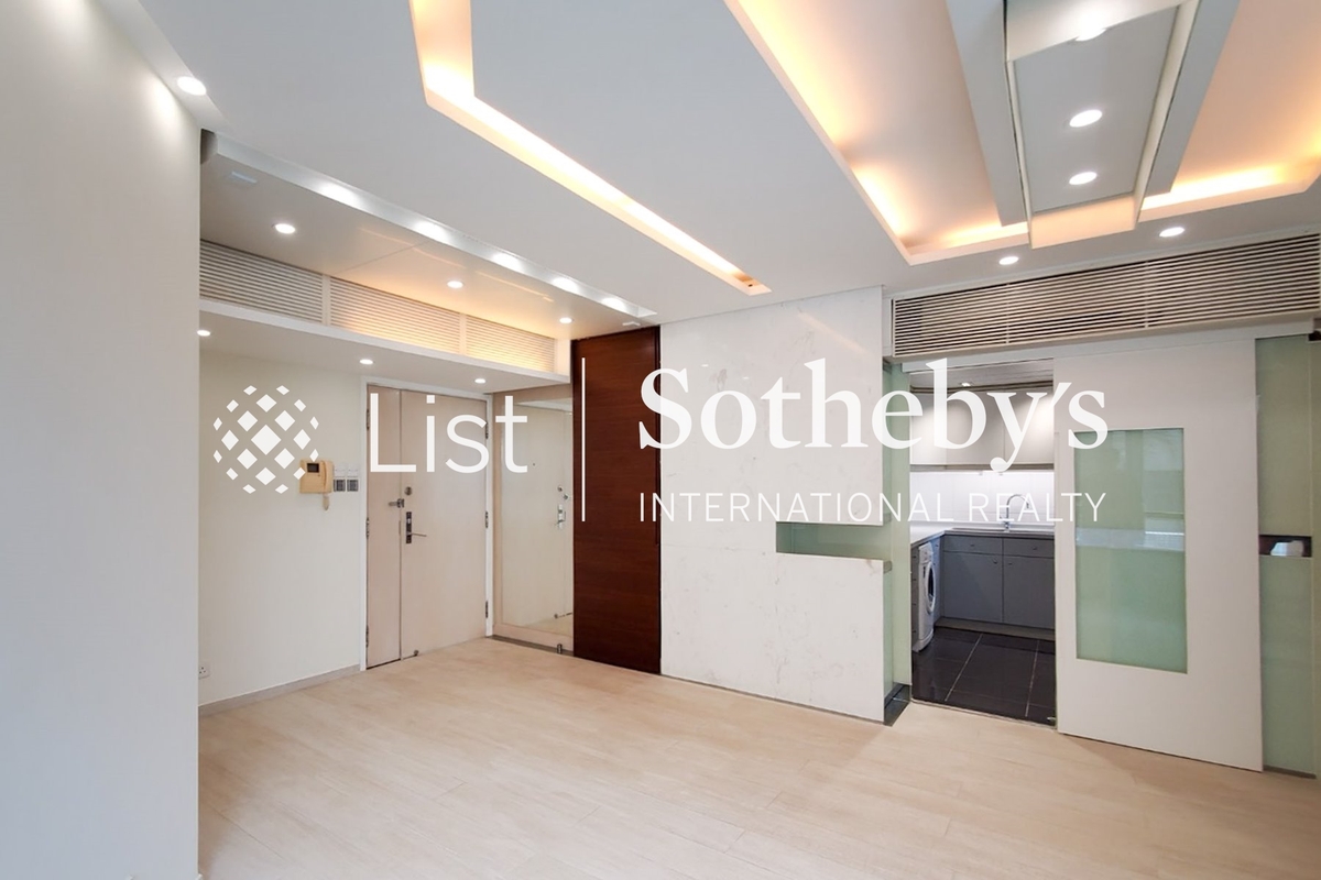 80 Robinson Road 羅便臣道80號 | Living and Dining Room