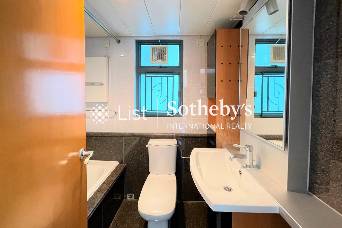 80 Robinson Road 羅便臣道80號 | Master Bathroom