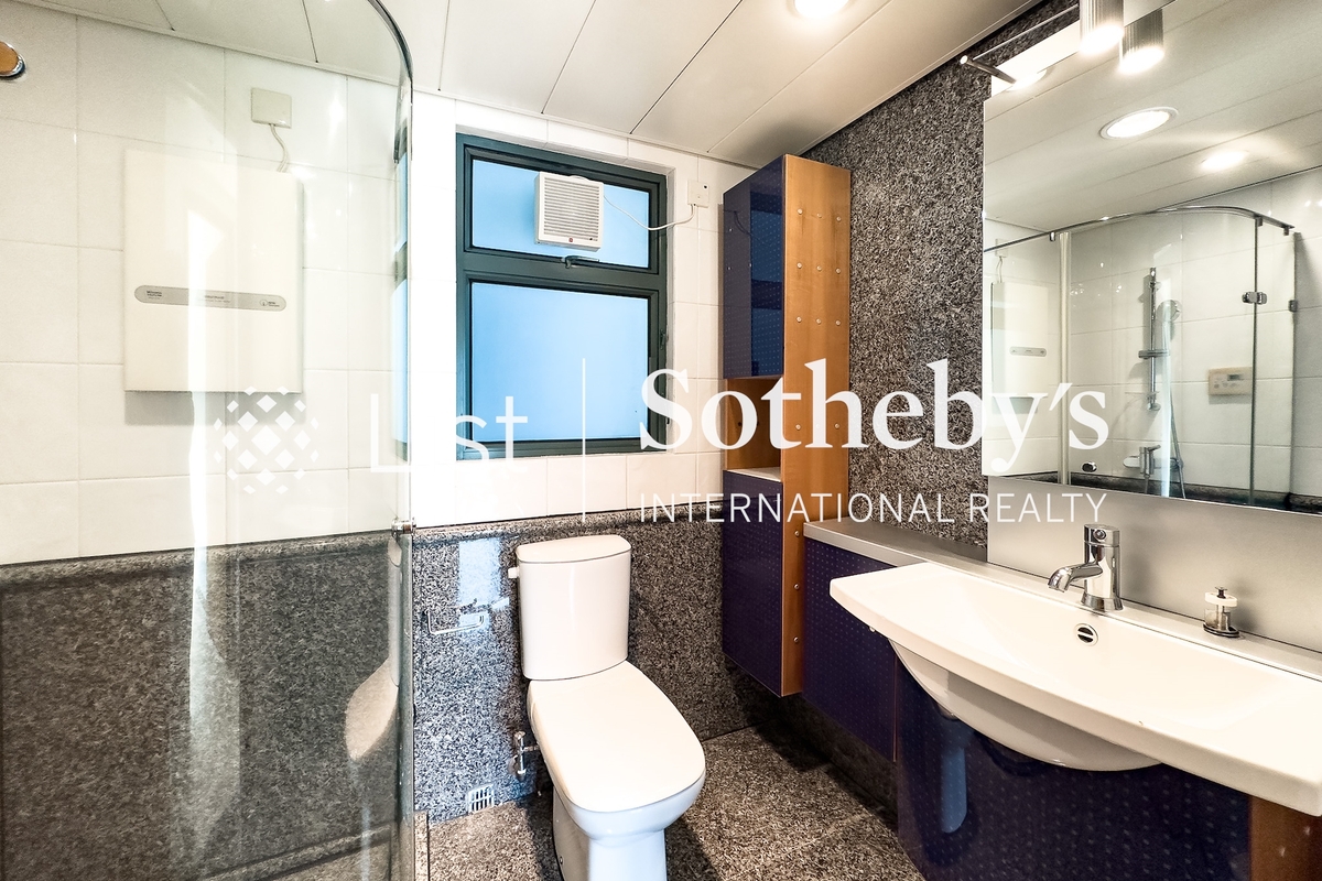 80 Robinson Road 羅便臣道80號 | Guest Bathroom